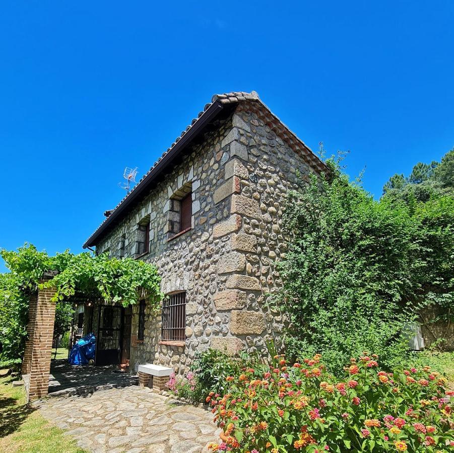 Casa Rural En Candeleda Con Piscina Y Un Maravilloso Jardin Eksteriør bilde